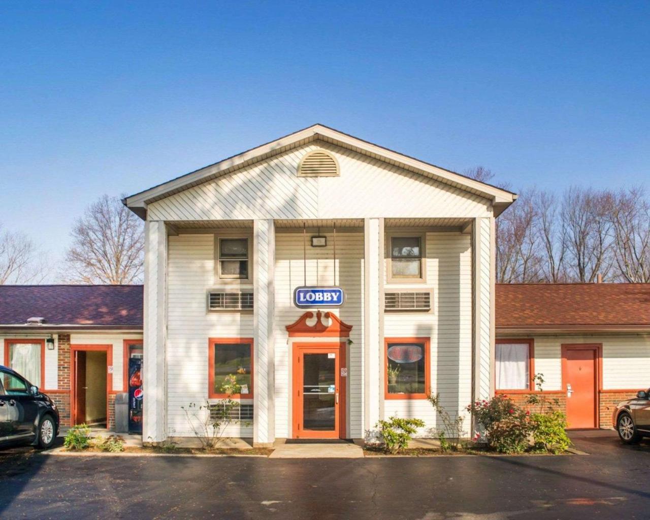 Econo Lodge Newton Falls Exterior photo